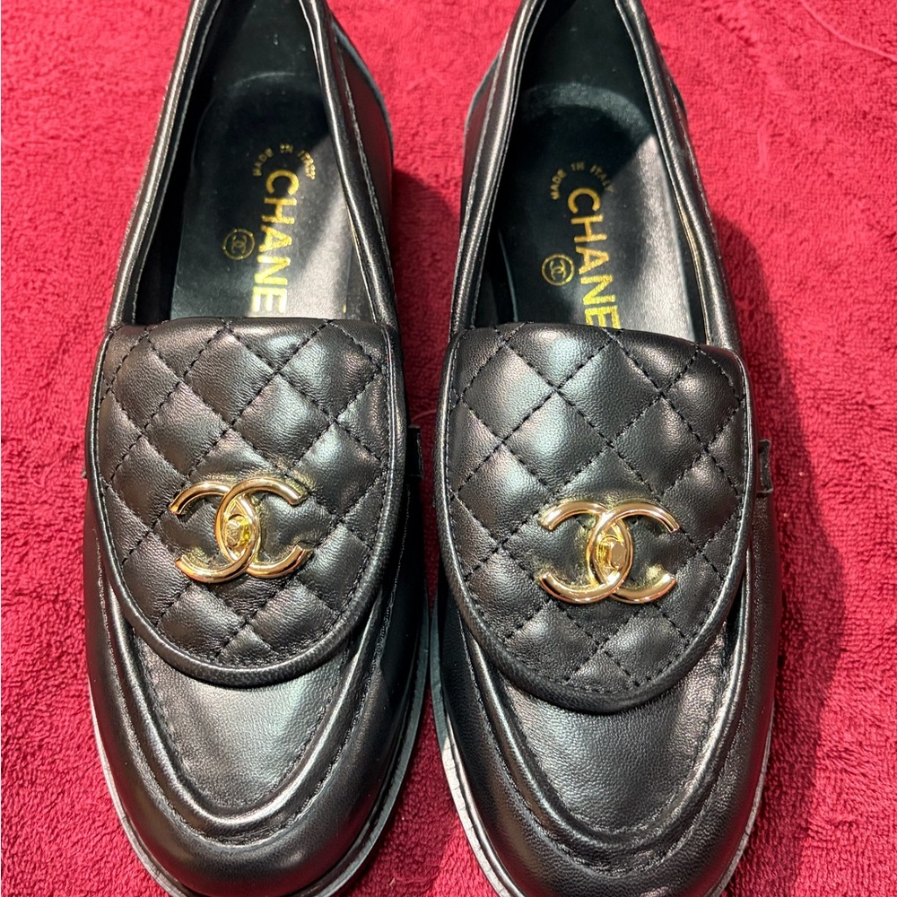 CHANEL loafer quilted turn lock Sz 50 (US Sz10) Black Leather Gold CC Logo